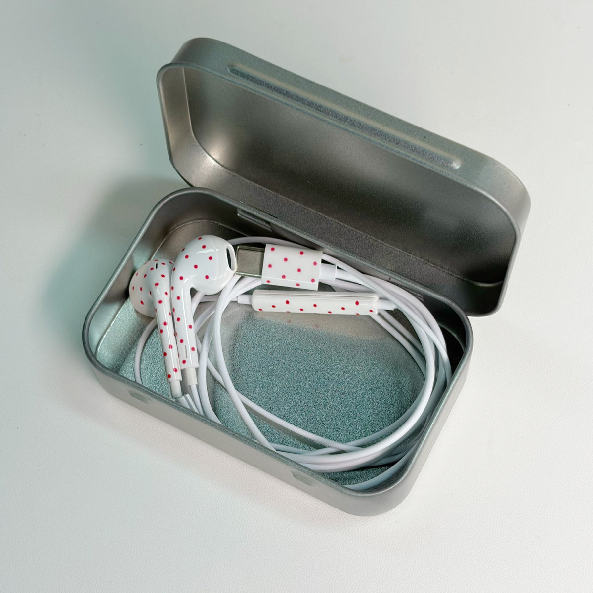 🎧💖 Cute Star & Polka Dot USB-C Wired Earbuds – Girly Aesthetic Earphones with Mic & Metal Storage Case ✨
