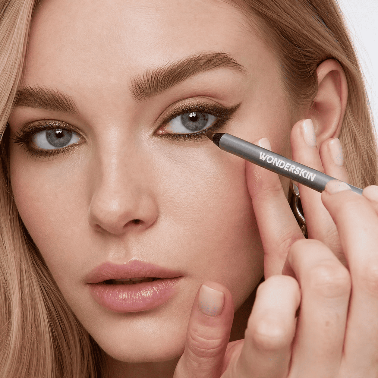 👁️ Waterproof Longwear Eyeliner – All-Day Perfect Lines ✨