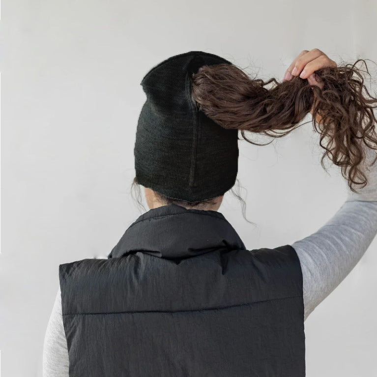 🧶 Magnetic Ponytail Beanie – Cozy Knit Hat with Ear-Covering Cuff