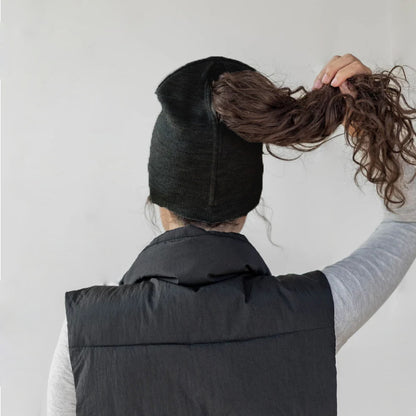 🧶 Magnetic Ponytail Beanie – Cozy Knit Hat with Ear-Covering Cuff