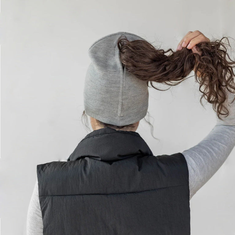 🧶 Magnetic Ponytail Beanie – Cozy Knit Hat with Ear-Covering Cuff