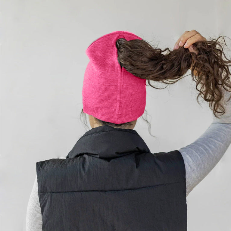 🧶 Magnetic Ponytail Beanie – Cozy Knit Hat with Ear-Covering Cuff