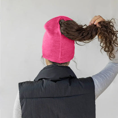 🧶 Magnetic Ponytail Beanie – Cozy Knit Hat with Ear-Covering Cuff