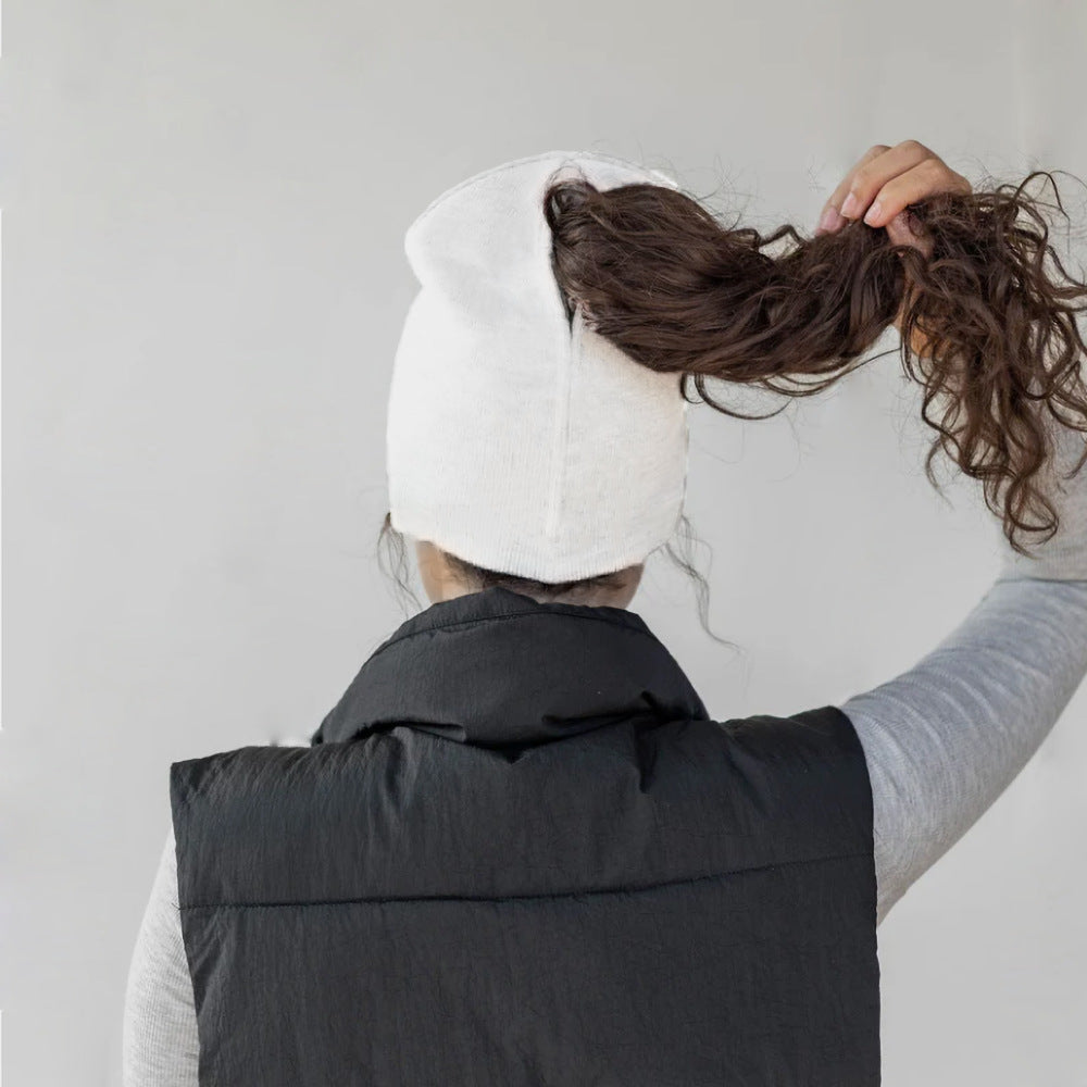 🧶 Magnetic Ponytail Beanie – Cozy Knit Hat with Ear-Covering Cuff